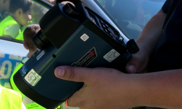 Przekroczył prędkość o 21 km/h 28-latek miał zakazy prowadzenia pojazdów oraz decyzję o cofnięciu uprawnień do kierowania