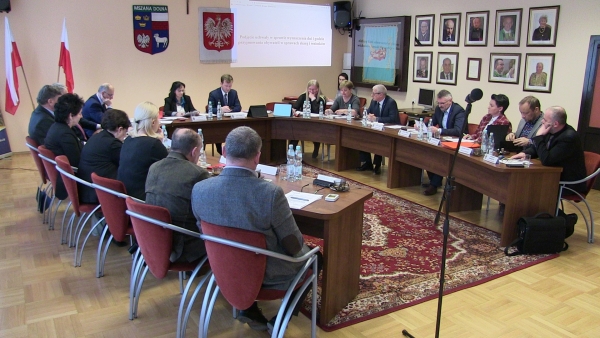 Mszana Dolna. Sprzedaż miejskich działek ma zabezpieczyć wkład własny do wniosku na dokończenie budowy Miejskiego Ośrodka Kultury