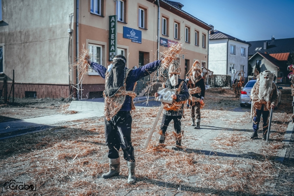 Śmiguśnioki zagrali na nosie wirusowi. Mimo epidemii pojawili się na ulicach Dobrej