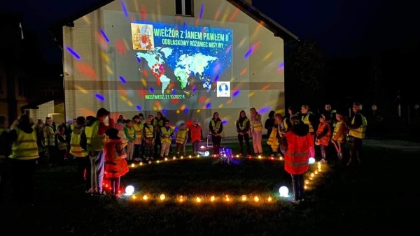 Wieczór z Janem Pawłem II. Modlitwa, refleksja, promocja noszenia elementów odblaskowych