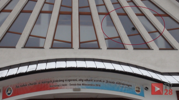 Mszana Dolna. Rzucili kamień w świątynię Bożego Miłosierdzia