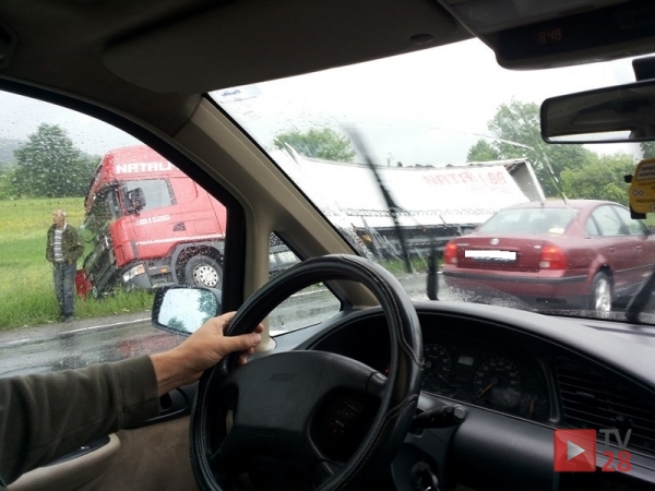 Zamieście. Tir leżał w rowie