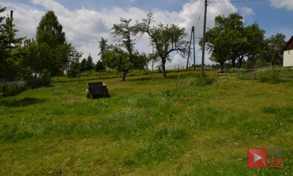 Raba Niżna. Kobieta leżała na łące z rozciętą głową. Policjanci ustalają fakty