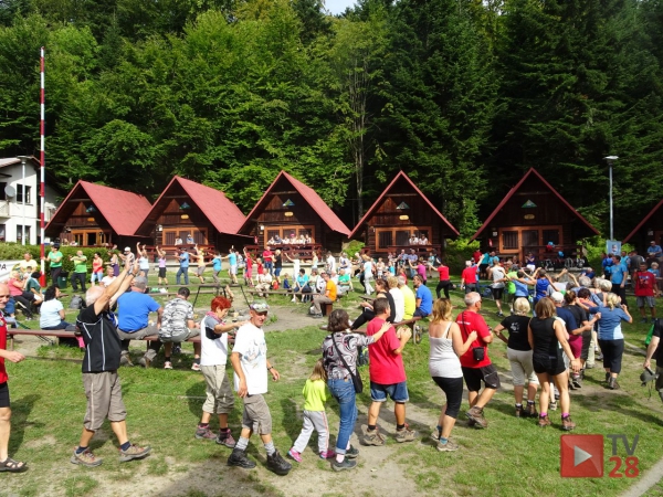 OBW. Turyści zakończyli wędrowanie po beskidzkich szlakach wyjściem na górę Lubogoszcz