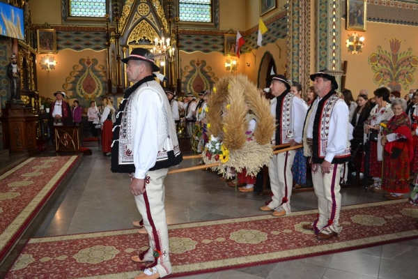 – Dziękujmy Bogu za piękny świat – mówił ks. Jerzy Raźny podczas dożynek