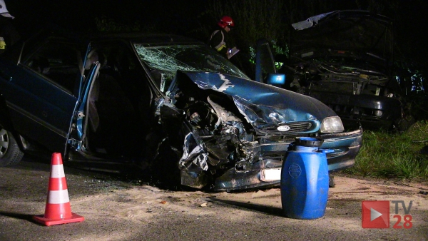 Łostówka. Trzy osoby ranne po czołowym zderzeniu "osobówek"