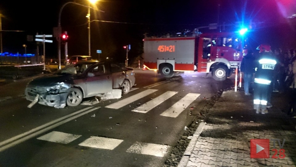 Mszana Dolna. Kolizja na głównym skrzyżowaniu w mieście. Skończyło się na strachu