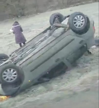 Młynne.Jedna osoba ranna po dachowaniu samochodu osobowego