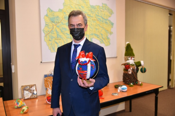 Rozstrzygnięto powiatowy konkurs na ozdobę choinkową. Główną nagrodę otrzymała Magdalena Kurzeja