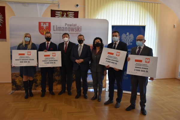 Przekazanie czeków z Rządowego Funduszu Inwestycji Lokalnych
