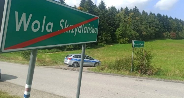 Znaleziono pociski z czasów wojennych. Policjanci czekają na przyjazd saperów