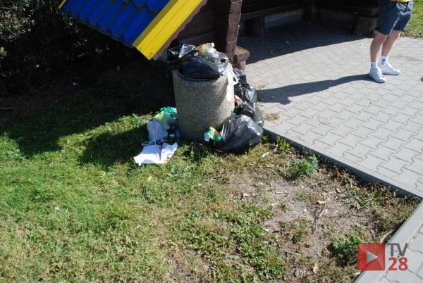 Lubomierz. Właściciele śmieci z przystanków będą ukarani