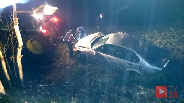 Łostówka. Dachowanie BMW i wywrotka quada