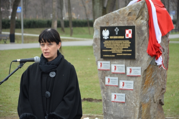 W kwietniu 2013 r. w Parku Miejskim odsłonięto głaz upamiętniający ofiary zbrodni katyńskiej i katastrofy smoleńskiej