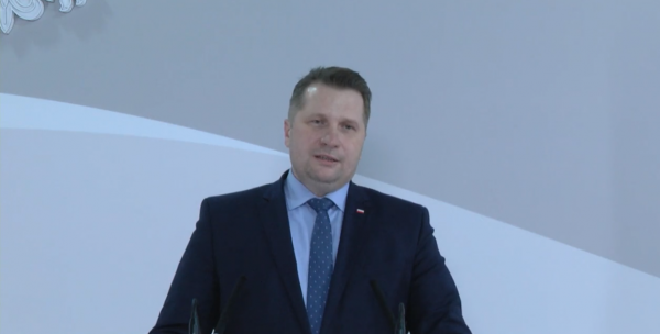 Minister Czarnek zapowiedział praktyczną fazę przygotowania do ewentualnego powrotu dzieci z klas I-III do szkół