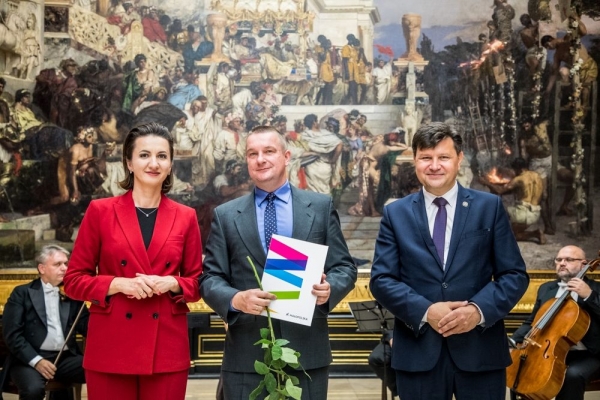 Nagrody Marszałka Województwa Małopolskiego dla Dariusza Sochackiego i Henryka Walendowicza z Młodzieżowego Ośrodka Wychowawczego