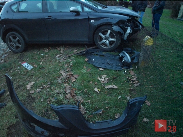 Mszana Dolna. Auto staranowało przechodnia. Ciężki stan 17-latka