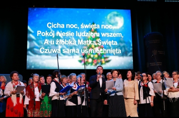 Świąteczne spotkanie z udziałem seniorów i zespołu „Olszowianie”