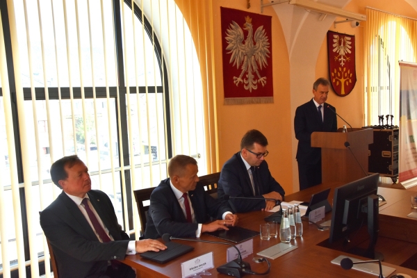 Wojewoda Łukasz Kmita z wizytą w Limanowej. Rozmawiano o wykorzystaniu środków z Rządowego Funduszu Inwestycji Lokalnych