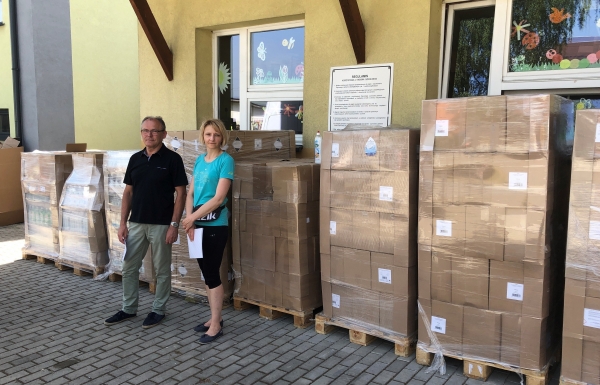 Firma Gold Drop przekazała mieszkańcom Nowej Białej środki środki myjąco – czyszczące