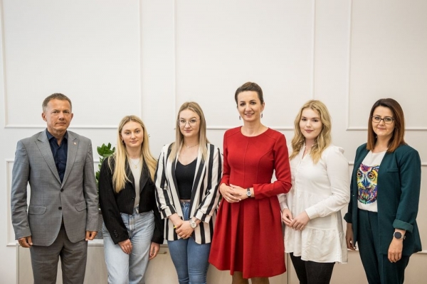 Uczennice z Mszany Dolnej docenione przez Urząd Marszałkowski Województwa Małopolskiego