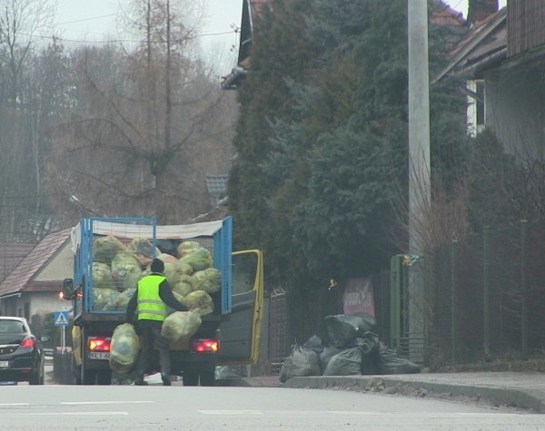 Mszana Dolna. Urząd Miasta opublikował korektę informacji z otwarcia ofert na zagospodarowanie odpadów w 2020 r. Cena jednak niższa