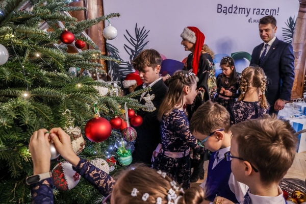 Podopieczni Domu Dziecka z tradycyjną wizytą u marszałka Witolda Kozłowskiego