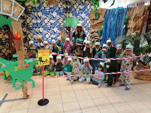 Przedszkolaki w niesamowitej krainie dinozaurów