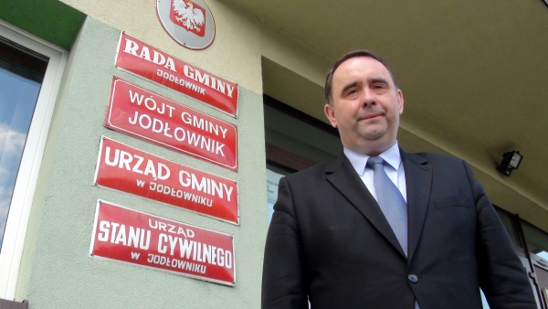 Gmina Jodłownik wśród 31 samorządów, które otrzymały dofinansowanie na instalacje fotowoltaiczne, kolektory słoneczne i pompy ciepła