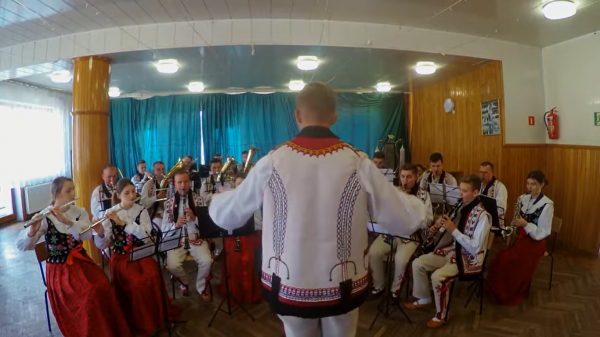 Orkiestra Dęta prezentuje wiązankę utworów patriotycznych w ramach programu Małopolska Lokalnie