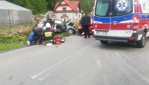Groźny wypadek na drodze powiatowej w Ujanowicach