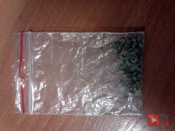 Mieszkaniec Olszówki przewoził w aucie marichuanę