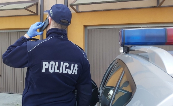 Policjanci, którzy pełnili służbę z chorym funkcjonariuszem, są na kwarantannie