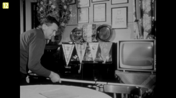 Z archiwum TVP: Bronisław Smoleń z Męciny produkował kije hokejowe. To był "człowiek – orkiestra, człowiek – instytucja"