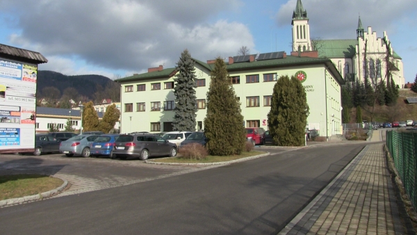 Gmina Mszana Dolna. Parking gminny pod specjalnym nadzorem? – Będziemy przyglądać się tej sytuacji