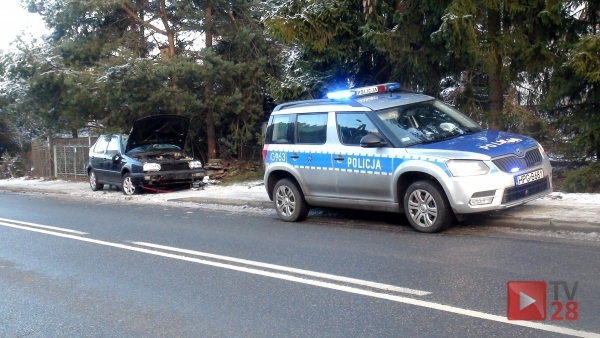 Mszana Górna. Jedna osoba ucierpiała po dachowaniu Golfa