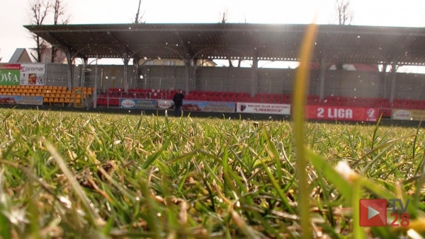 Piłkarze gotowi, ale boisko nie. Inauguracja ligi pod znakiem zapytania