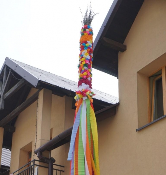 Na rynku stoi już tradycyjna palma przygotowana przez członkinie Koła Gospodyń Wiejskich