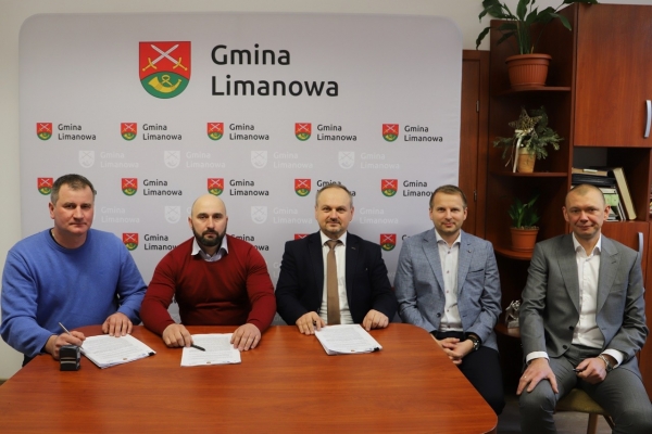 Podpisano umowy na budowę kanalizacji sanitarnej w Pisarzowej i Męcinie