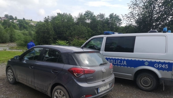 53-latka znaleziona w korycie potoku