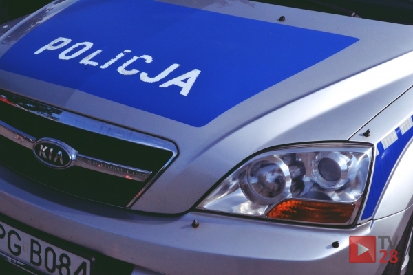 Mszana Dolna. Kierowca Forda "ściął" znaki drogowe