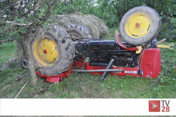 Jastrzębie. Traktorzysta transportowany helikopterem