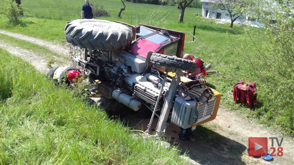 Mszana Dolna. Nie żyje 17-latek przegnieciony przez ciągnik