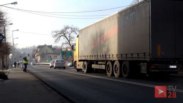 Mszana Dolna. Ciężarówka sparaliżowała ruch w centrum miasta