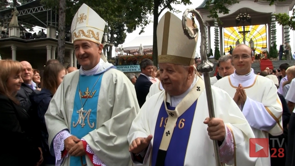 Kardynał Stanisław Dziwisz w Limanowej: Jan Paweł znał tę ziemię. Kochał ją…i wędrował po niej