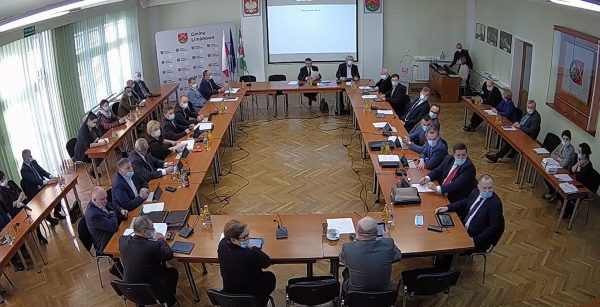 Coraz bliżej porozumienia ws. nauki dzieci z terenu gminy Limanowa w szkołach miejskich. Radni podjęli uchwałę