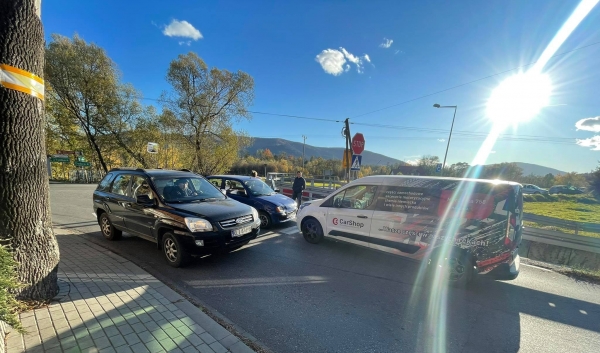 Kierująca skręciła w lewo i doprowadziła do czołowego zderzenia