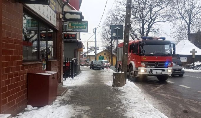 W budynku przy ulicy Piłsudskiego ulatniał się gaz. Wezwano strażaków