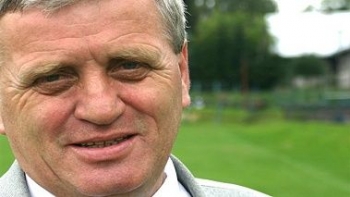 Senator Kogut: Sędzia, ty dziadygo! G… się na piłce znasz!