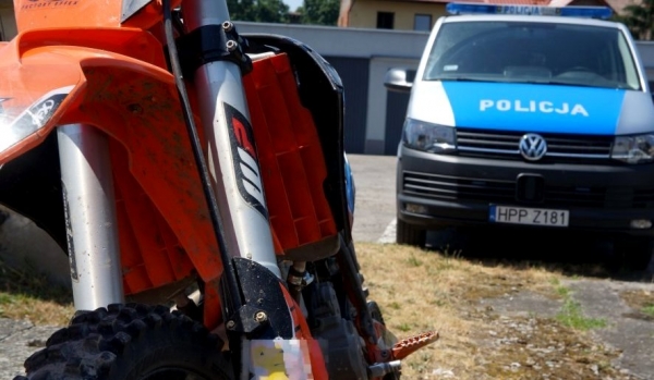 Crossem w policyjny radiowóz: 23-letni kierujący jednośladem miał 0.5 promila